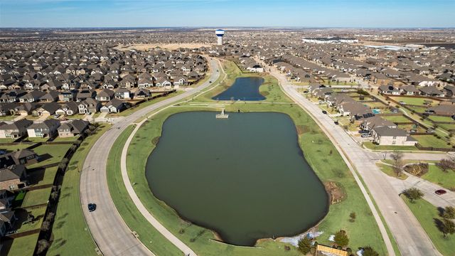 1805 Gold Mine Trail, Aubrey, TX 76227