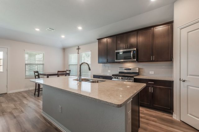 1805 Gold Mine Trail, Aubrey, TX 76227