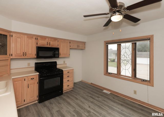 512 W 16TH Avenue, Coal Valley, IL 61240