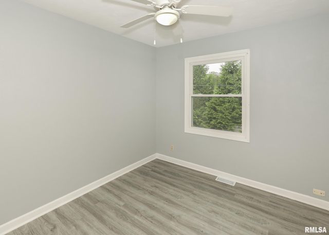 512 W 16TH Avenue, Coal Valley, IL 61240