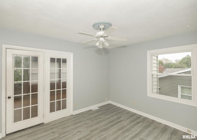 512 W 16TH Avenue, Coal Valley, IL 61240