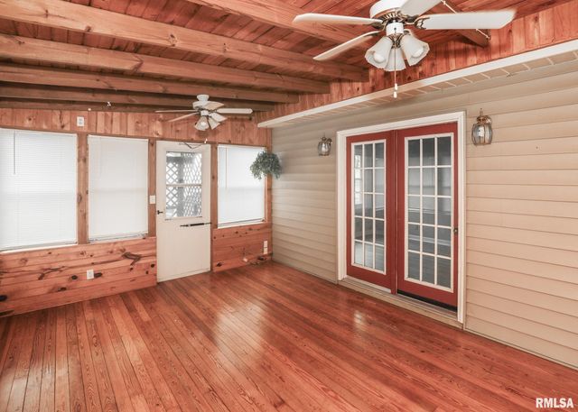 512 W 16TH Avenue, Coal Valley, IL 61240