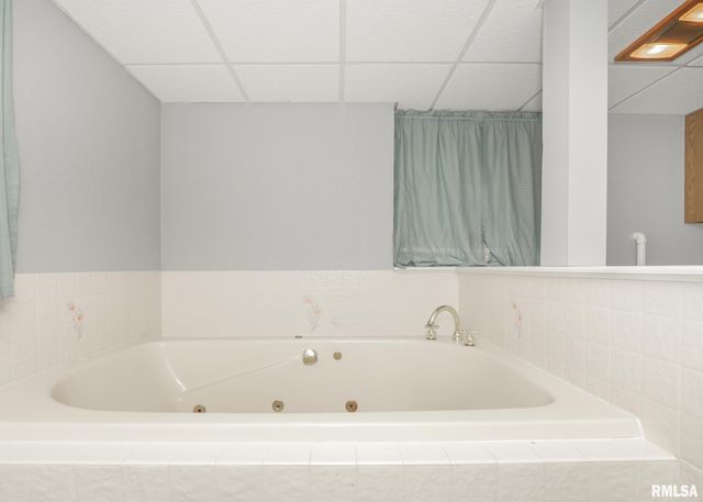 512 W 16TH Avenue, Coal Valley, IL 61240