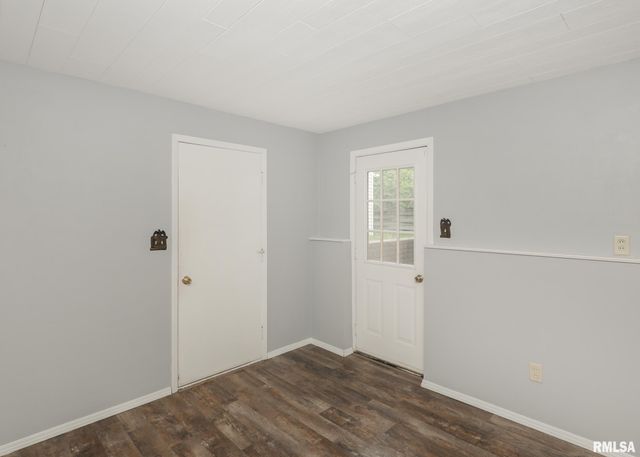 512 W 16TH Avenue, Coal Valley, IL 61240