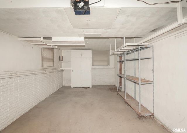 512 W 16TH Avenue, Coal Valley, IL 61240