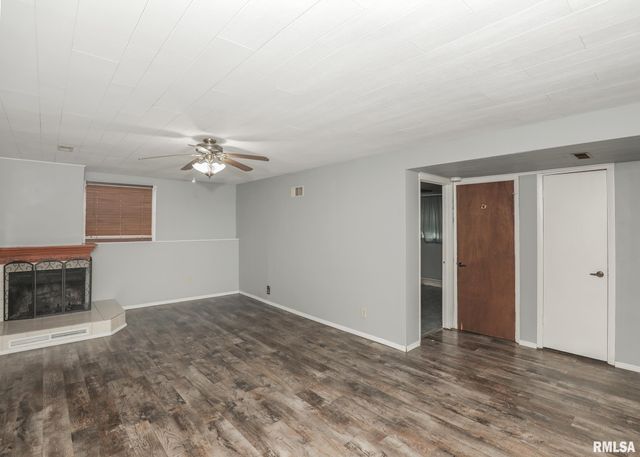 512 W 16TH Avenue, Coal Valley, IL 61240