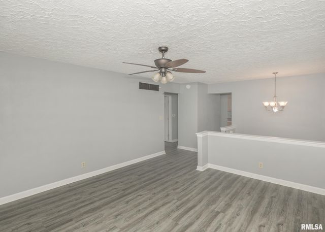 512 W 16TH Avenue, Coal Valley, IL 61240