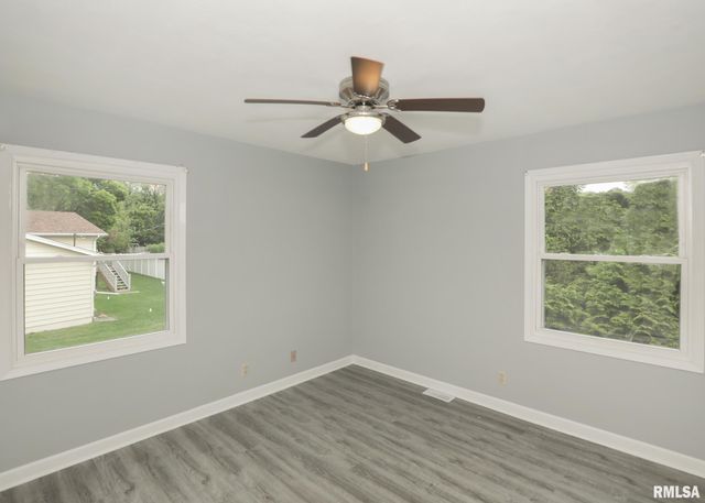 512 W 16TH Avenue, Coal Valley, IL 61240