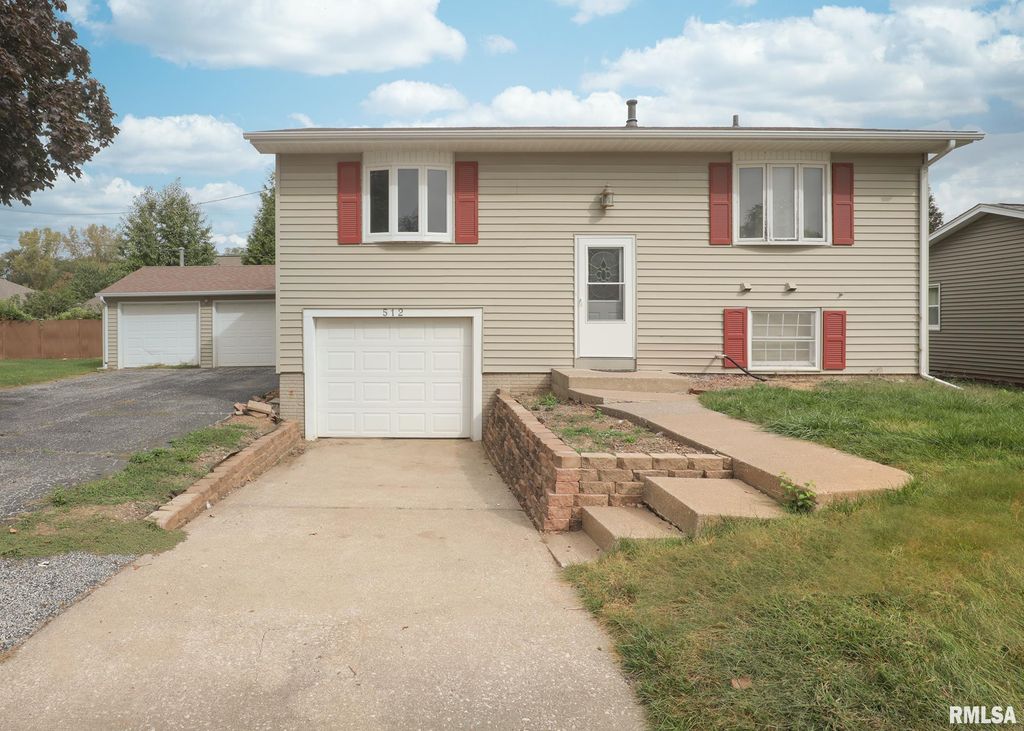 512 W 16TH Avenue, Coal Valley, IL 61240