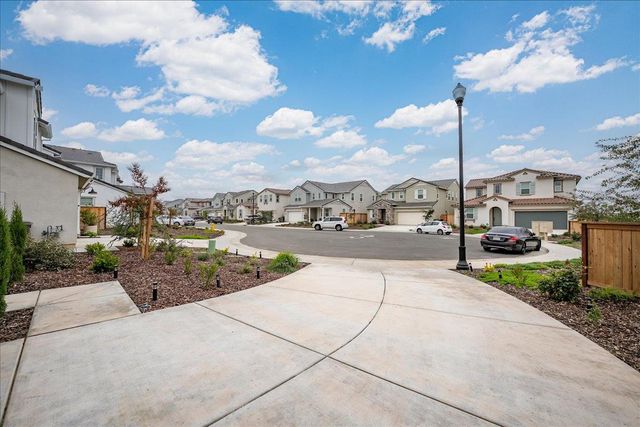 280 Vectra Ct, Roseville, CA 95747