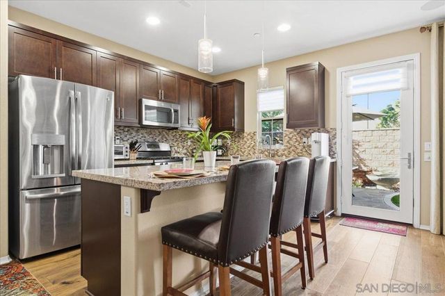 2076 Blue Oak Lane, Vista, CA 92084