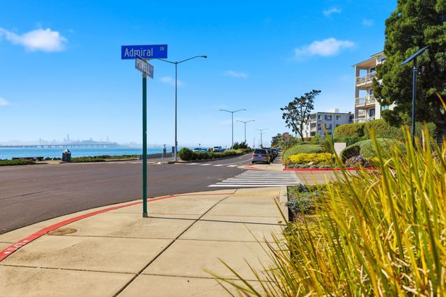 4 Admiral Drive 226, Emeryville, CA 94608