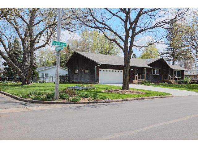 804 Valley View Drive, River Falls, WI 54022