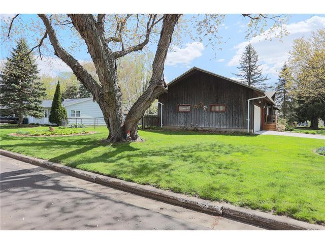 804 Valley View Drive, River Falls, WI 54022