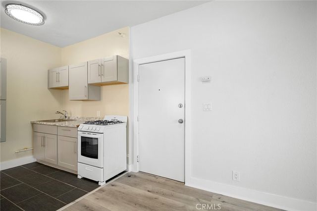 228 S Kenwood Street 402, Glendale, CA 91205