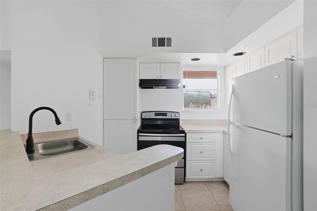 4524 COMMANDER DRIVE 1627, Orlando, FL 32822
