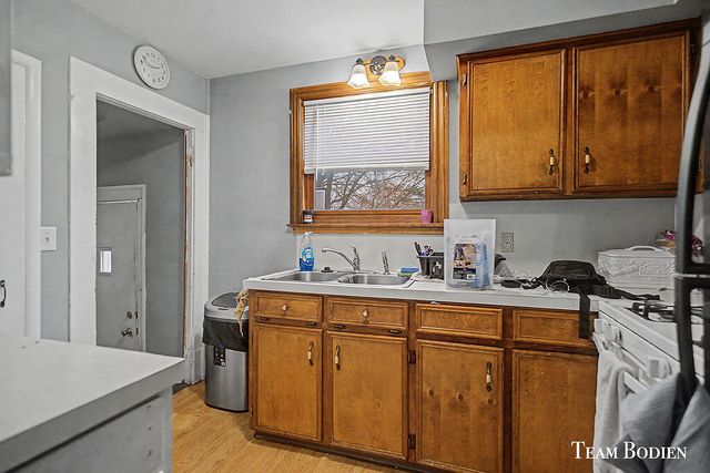 1050 Spring Avenue Ne, City Of Grand Rapids, MI 49503