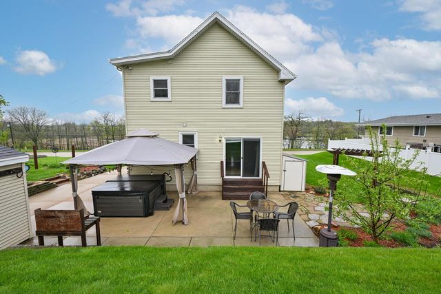 589 W Chestnut STREET, Burlington, WI 53105