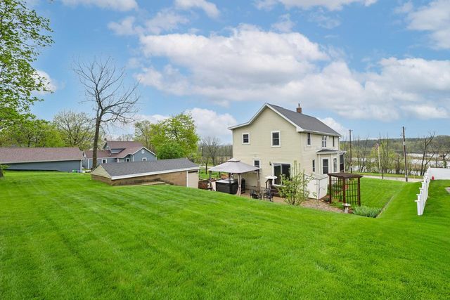 589 W Chestnut STREET, Burlington, WI 53105