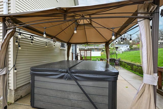 589 W Chestnut STREET, Burlington, WI 53105