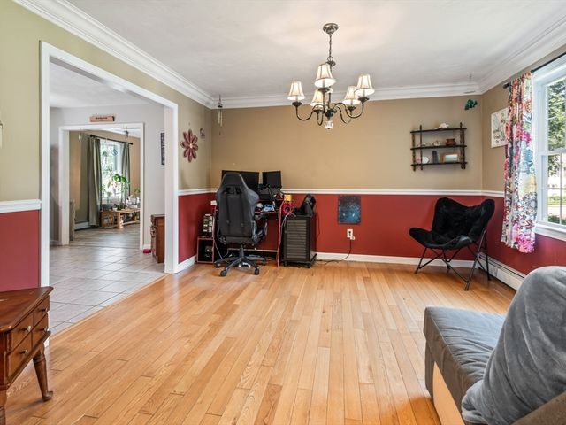 4 Commonwealth Ave, Auburn, MA 01501