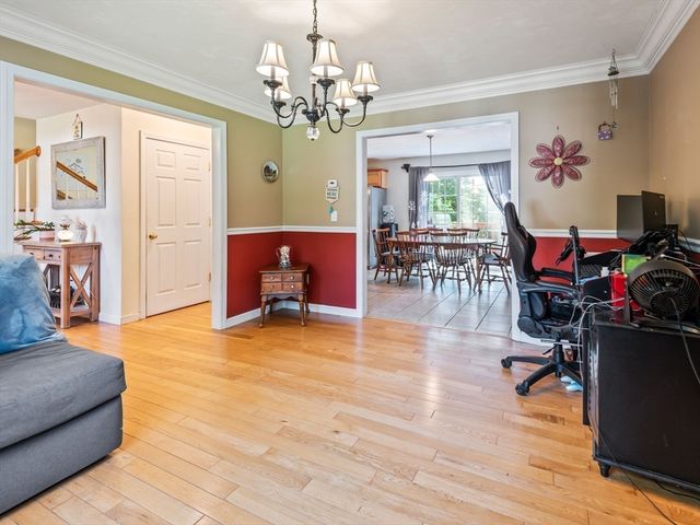 4 Commonwealth Ave, Auburn, MA 01501