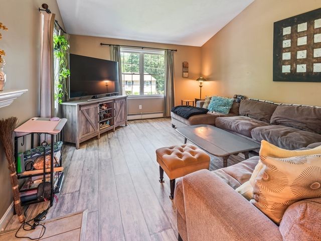 4 Commonwealth Ave, Auburn, MA 01501