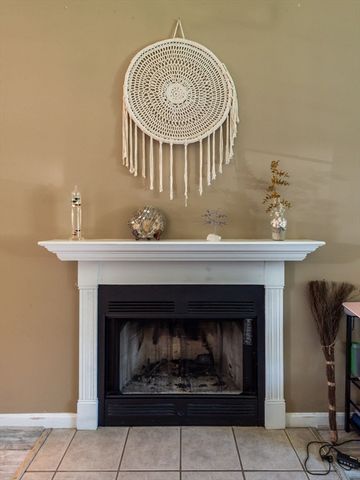 4 Commonwealth Ave, Auburn, MA 01501