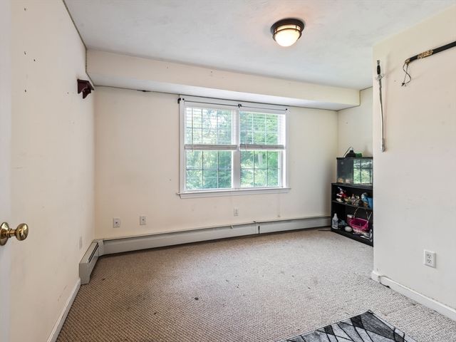 4 Commonwealth Ave, Auburn, MA 01501