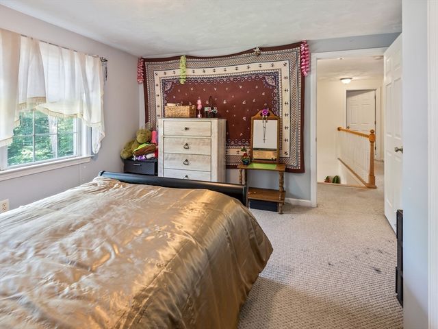 4 Commonwealth Ave, Auburn, MA 01501