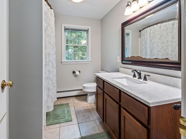4 Commonwealth Ave, Auburn, MA 01501