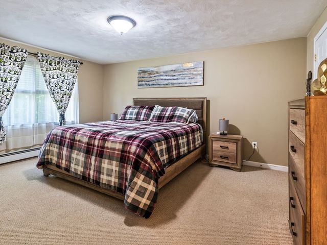 4 Commonwealth Ave, Auburn, MA 01501