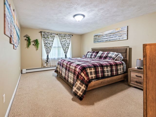 4 Commonwealth Ave, Auburn, MA 01501