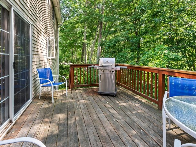 4 Commonwealth Ave, Auburn, MA 01501