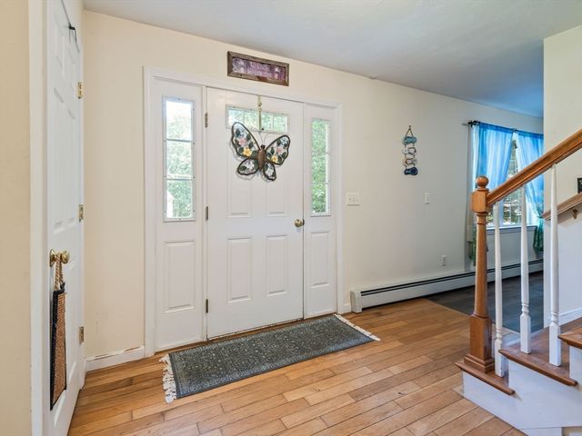 4 Commonwealth Ave, Auburn, MA 01501