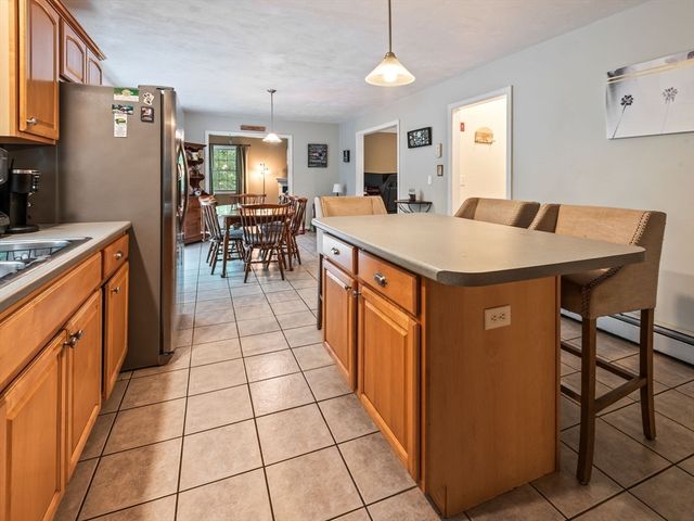4 Commonwealth Ave, Auburn, MA 01501