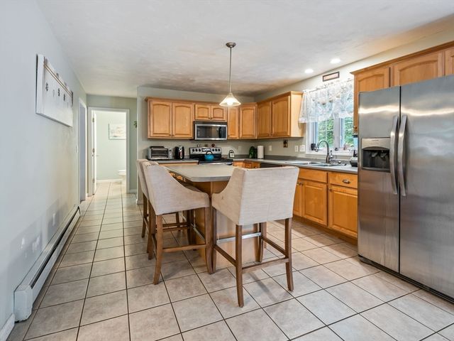 4 Commonwealth Ave, Auburn, MA 01501