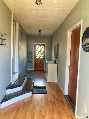 9 Belleau Avenue, Norwich, CT 06360