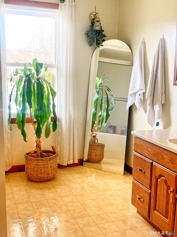 9 Belleau Avenue, Norwich, CT 06360