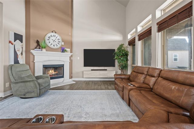 12411 Emerald Lane, Mont Belvieu, TX 77535