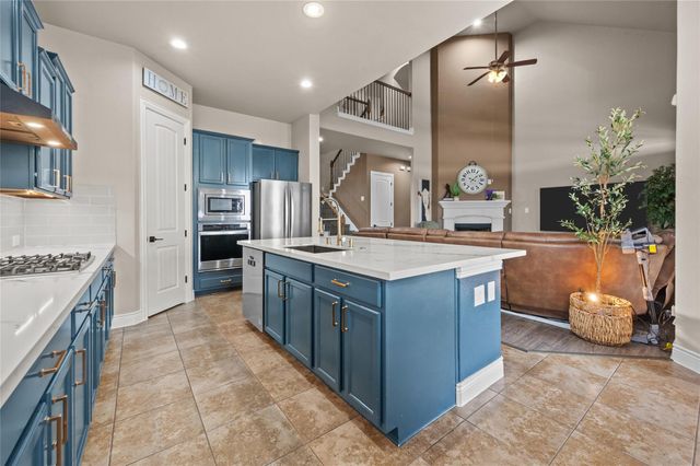 12411 Emerald Lane, Mont Belvieu, TX 77535