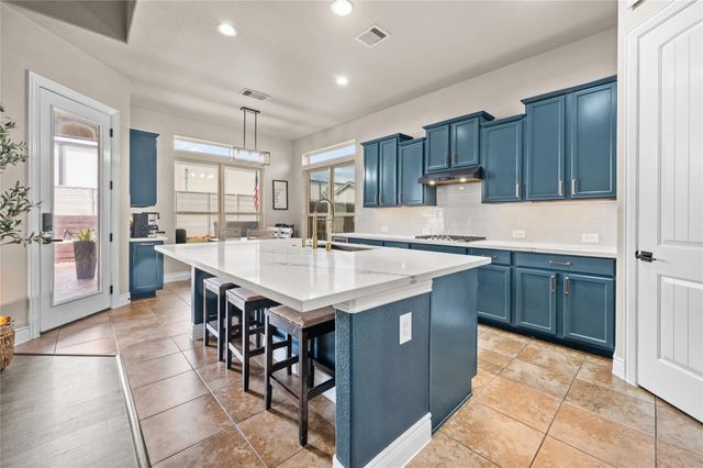 12411 Emerald Lane, Mont Belvieu, TX 77535