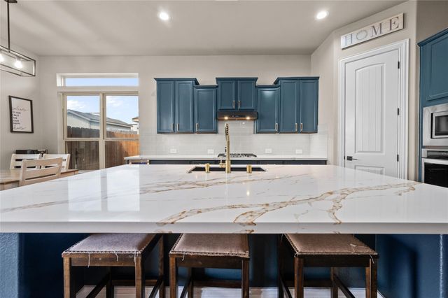 12411 Emerald Lane, Mont Belvieu, TX 77535