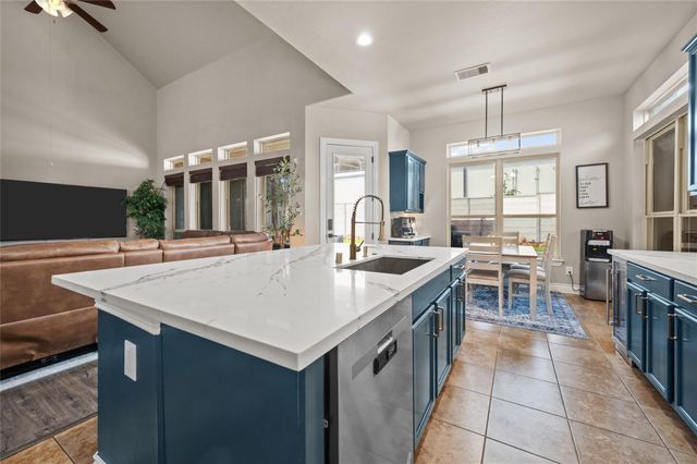 12411 Emerald Lane, Mont Belvieu, TX 77535