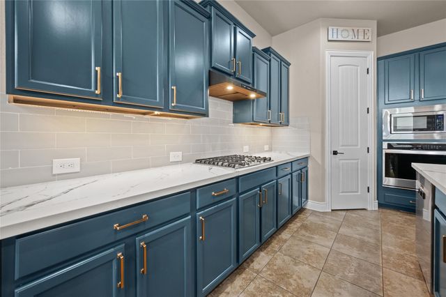 12411 Emerald Lane, Mont Belvieu, TX 77535