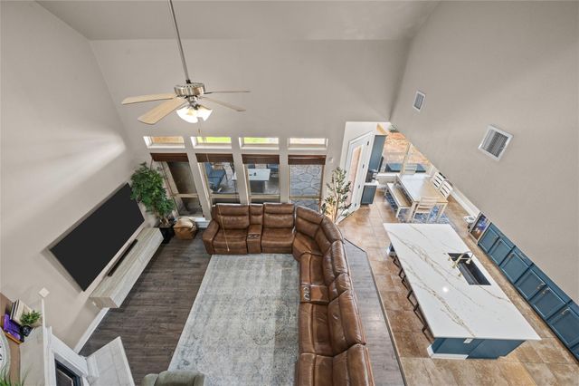 12411 Emerald Lane, Mont Belvieu, TX 77535
