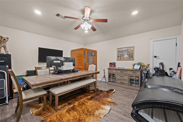 12411 Emerald Lane, Mont Belvieu, TX 77535