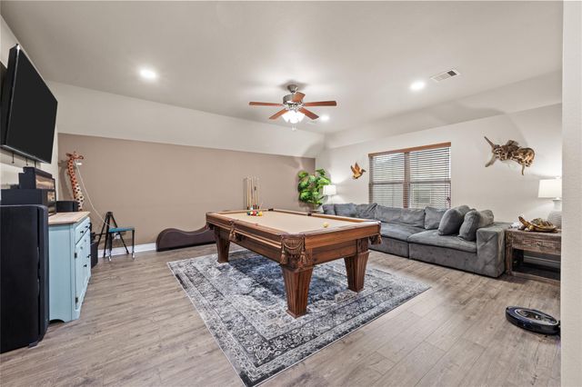 12411 Emerald Lane, Mont Belvieu, TX 77535