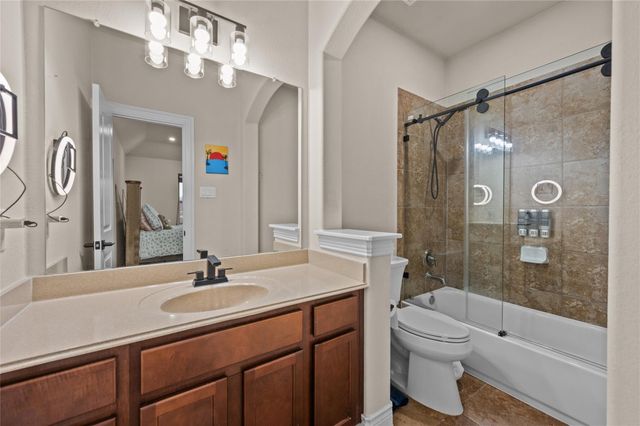 12411 Emerald Lane, Mont Belvieu, TX 77535