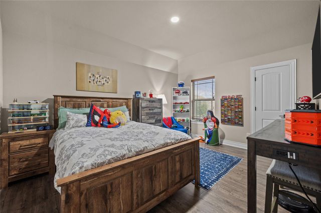 12411 Emerald Lane, Mont Belvieu, TX 77535